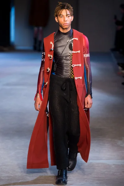 Look 18